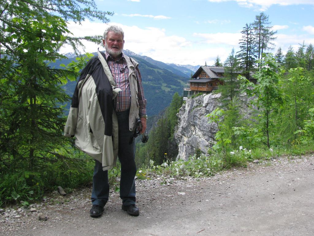 Отель Haus Eder Burgi Nikolsdorf Экстерьер фото